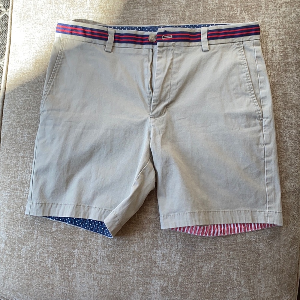 Vineyard vines breaker shorts. Size-32